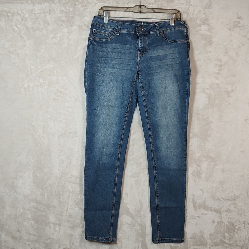JADE Jeans Duane Women's Size 11/12 Blue Lighty Faded Embroiered Pocket Straight